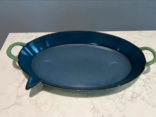 FE Belgium gietijzeren ovenschaal met schenktuit 36 cm, Huis en Inrichting, Keuken | Potten en Pannen, Zo goed als nieuw, Koekenpan of Braadpan