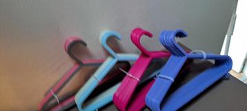 Kinderkleding Hangertjes - Set 61 beschikbaar voor biedingen