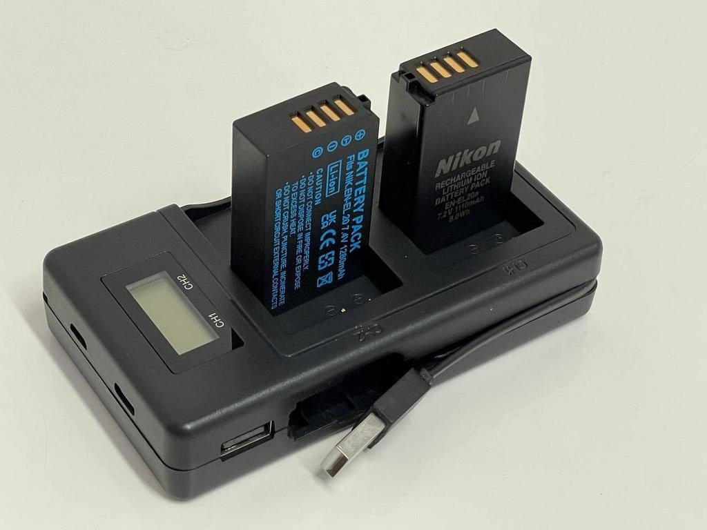 Dual charger XM-EL20 with LCD display, Ophalen, Zo goed als nieuw