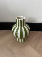 Groen-wit gestreepte vaas, Huis en Inrichting, Woonaccessoires | Vazen, 50 tot 75 cm, Aardewerk of Porselein, Ophalen of Verzenden