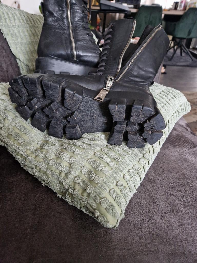 Prada Laarzen Maat 37 - Hoge Laarzen, Kleding | Dames, Schoenen, Ophalen, Hoge laarzen, Prada, Zwart