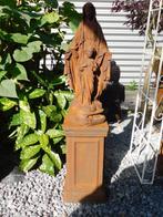 Maria met kind, vol steen oxide op rh sokkel., Ophalen of Verzenden, Steen, Mensenbeeld