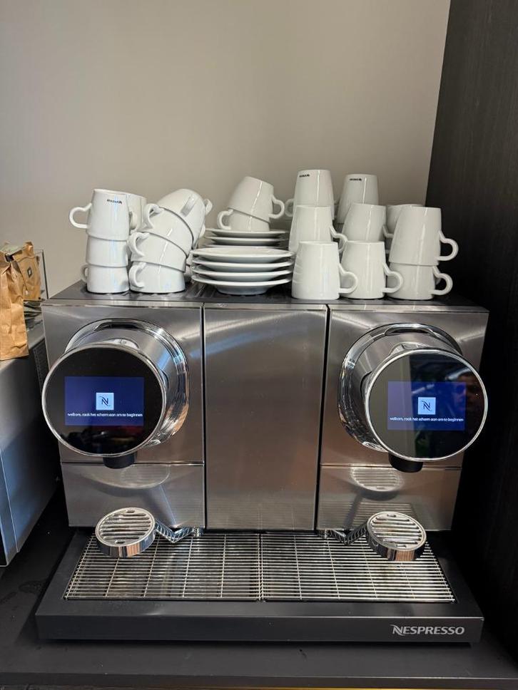 Nespresso Momento 200 - Double Head Coffee Machine, Witgoed en Apparatuur, Koffiezetapparaten, Gebruikt, Koffiepads en cups, Koffiemachine