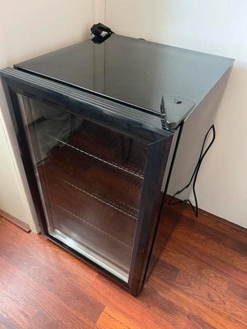 Wijnkoelkast / Mini bar beschikbaar voor biedingen