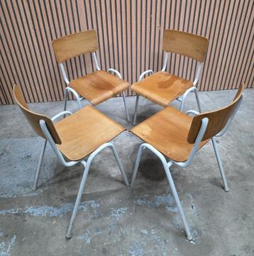 25 x Vintage schoolstoelen houten cafe stoelen horeca retro beschikbaar voor biedingen