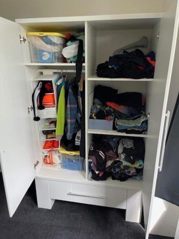 Oerdegelijke kledingkast te koop voor kinderkamer beschikbaar voor biedingen
