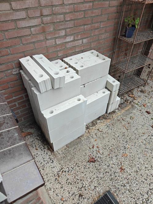 Restpartij kalkzandsteen - 36 stuks, Doe-het-zelf en Verbouw, Metselstenen, Zo goed als nieuw, Kalkzandstenen, Ophalen
