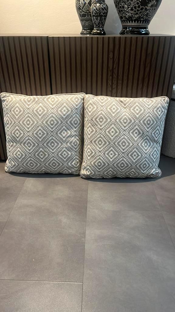 Set van 2 sierkussens beige/wit tribal jacquard (45 x 45 cm), Huis en Inrichting, Woonaccessoires | Kussens, Ophalen of Verzenden