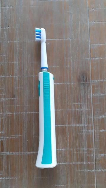 Elektrische tandenborstel van Oral B beschikbaar voor biedingen