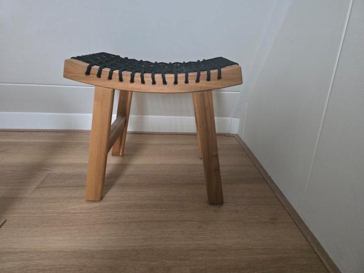 Houten krukje met zwart zitvlak, Ikea Stackholmen, Huis en Inrichting, Krukjes, Zo goed als nieuw, Ophalen of Verzenden