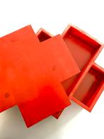Houten opbergdoos in de vorm van een rood kruis, Ophalen