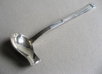 Mooie verzilverde sauslepel, asperge of botersaus beschikbaar voor biedingen