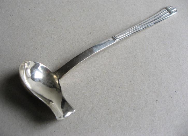 Mooie verzilverde sauslepel, asperge of botersaus, Antiek en Kunst, Antiek | Bestek, Ophalen of Verzenden