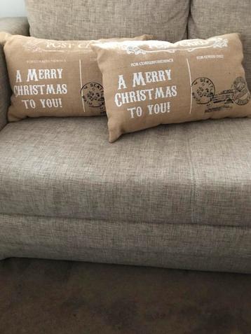 2 gezellige kussens voor de kerst beschikbaar voor biedingen