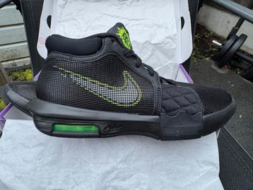 Nieuwe Lebron Witness VIII - Maat 43 beschikbaar voor biedingen