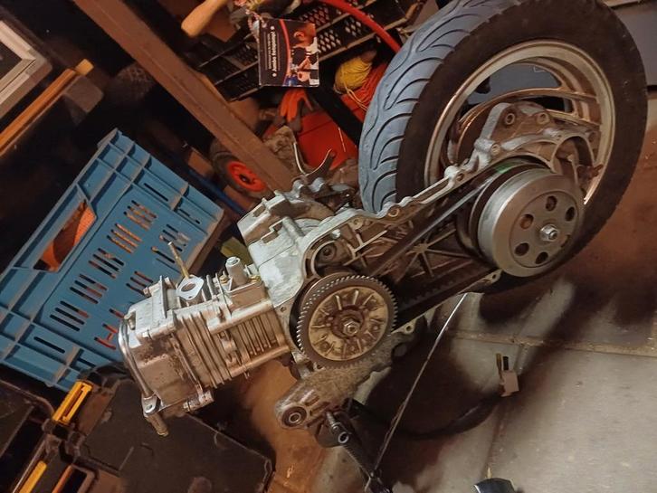 Peugeot brommer in onderdelen!, Fietsen en Brommers, Brommers | Peugeot, Ophalen of Verzenden