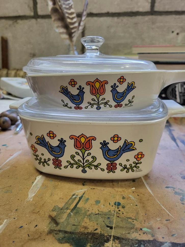 1975 corning blauwe vogels ovenschalen., Huis en Inrichting, Keuken | Servies, Zo goed als nieuw, Schaal of Schalen, Overige stijlen