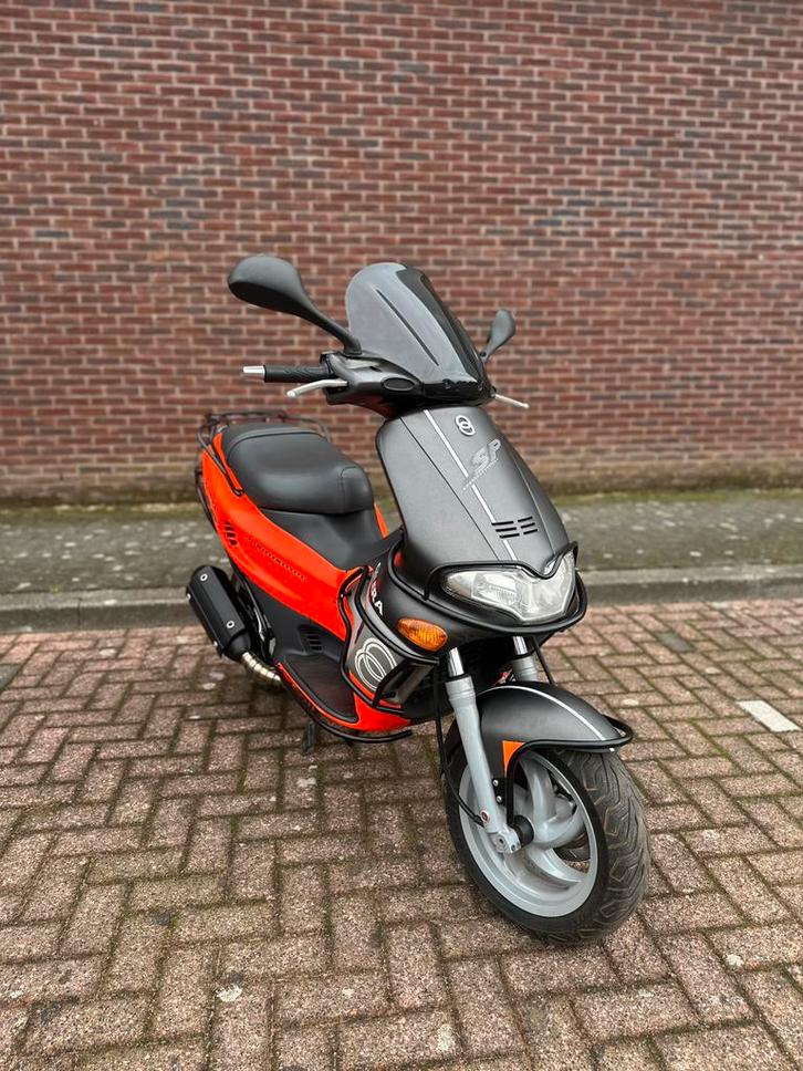 Gilera Runner 172 A1 DD DG Fluo Rosso, Fietsen en Brommers, Brommeronderdelen | Algemeen, Zo goed als nieuw, Uitlaat, Ophalen