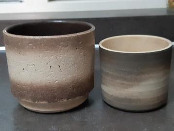 Vintage bloempot bruin/creme 14 + 11 cm beschikbaar voor biedingen