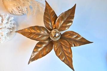 Messing bloem wand/plafondlamp van Willy Daro beschikbaar voor biedingen