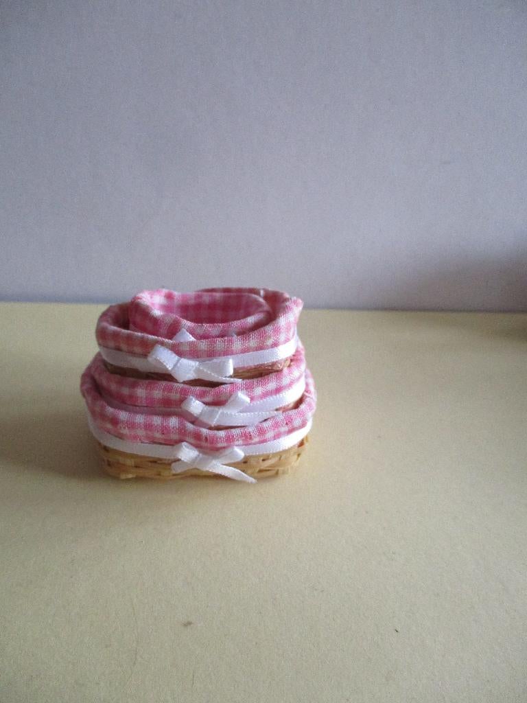 poppenhuis stapel mandjes, Verzamelen, Poppenhuizen en Toebehoren, Ophalen of Verzenden, Zo goed als nieuw, Decoratie