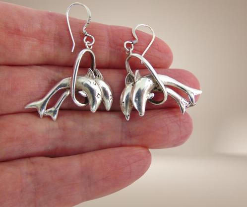 Mooie 925 zilveren DOLFIJNEN door hoepel oorbellen!, Sieraden, Tassen en Uiterlijk, Oorbellen, Zo goed als nieuw, Hangers, Zilver
