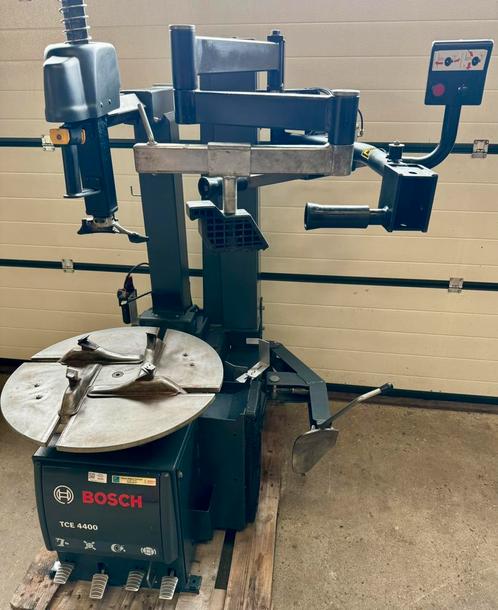 Super nette Bosch banden demonteer van 2016 met Hulparmen!!, Auto diversen, Autogereedschap, Zo goed als nieuw, Ophalen of Verzenden