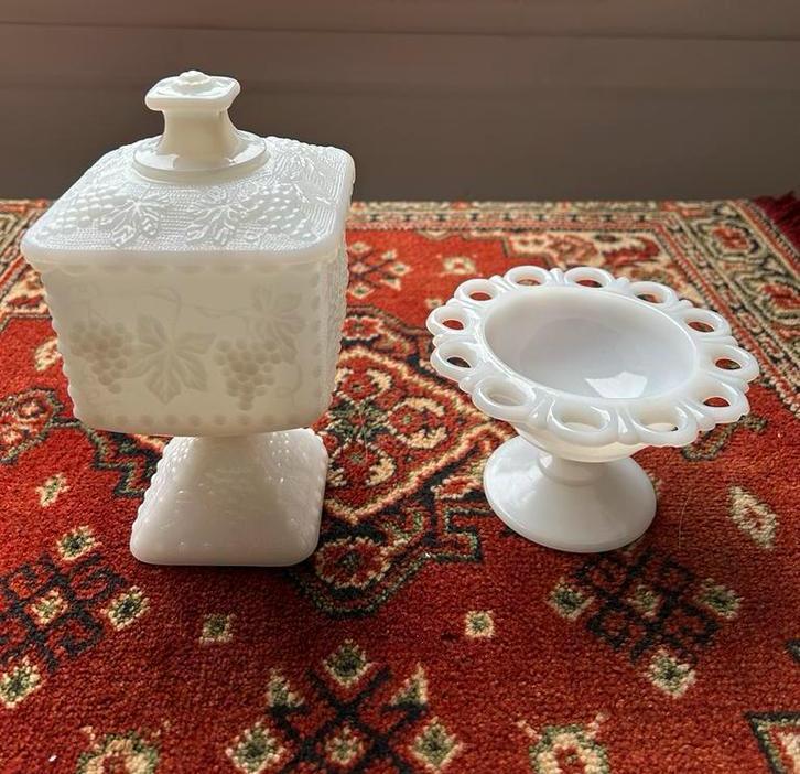 Opaline glas/ Melkglazen bonbonschaaltjes, Antiek en Kunst, Antiek | Glas en Kristal, Ophalen of Verzenden