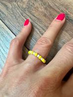 Ring van geel en witte kralen (Nieuw!), Sieraden, Tassen en Uiterlijk, Ringen, Ophalen of Verzenden, Nieuw, Geel, Dame