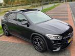 Mercedes-Benz GLA 200 AMG Night Pakket  7G-DCT 2021 Zwart, Auto's, Euro 5, Zwart, 4 cilinders, Leder en Stof