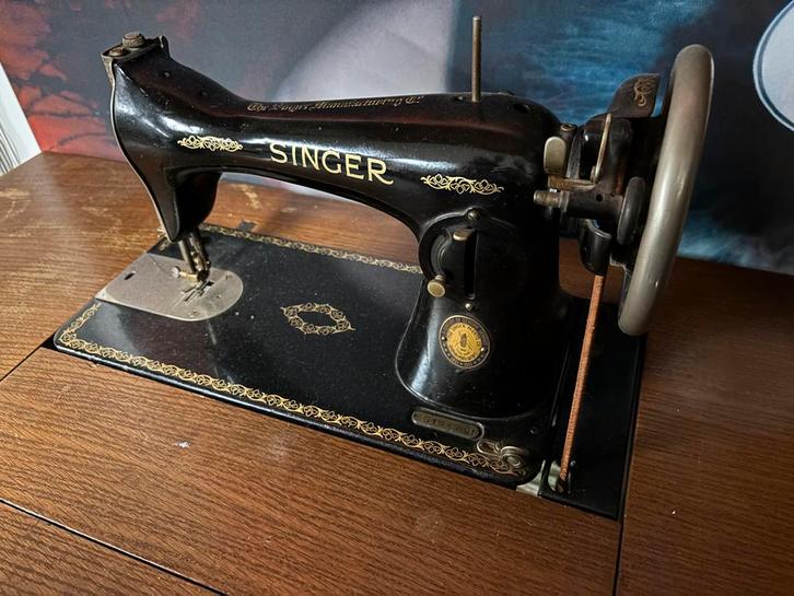 Vintage Singer Naaimachine met Tafel, Antiek en Kunst, Antiek | Naaimachines, Ophalen