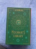 Hogwarts library jk Rowling beedle the bard quidditch fantas, Verzamelen, Harry Potter, Ophalen of Verzenden, Boek of Poster, Zo goed als nieuw