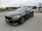 BMW 1-Serie 118i 136pk Aut 2022 Zwart M-sport Led Navigatie, Auto's, 65 €/maand, Leder en Stof, Zwart, Origineel Nederlands