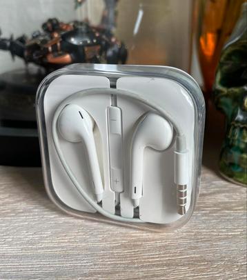 Apple EarPods oordopjes met draad beschikbaar voor biedingen