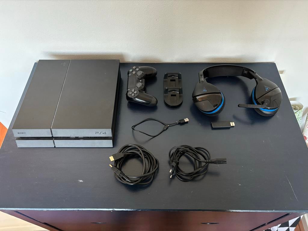 PlayStation 4 met controller, lader en Turtle Beach headset, Ophalen of Verzenden, Met 1 controller, Original, 500 GB