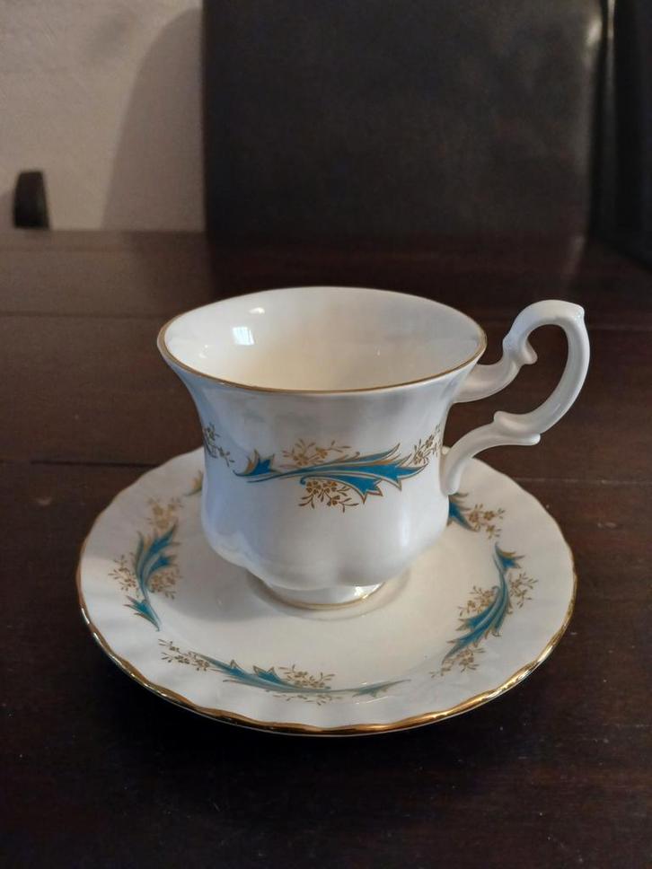 Royal Albert porseleinen dames  kop en schotel, Antiek en Kunst, Antiek | Porselein, Ophalen of Verzenden