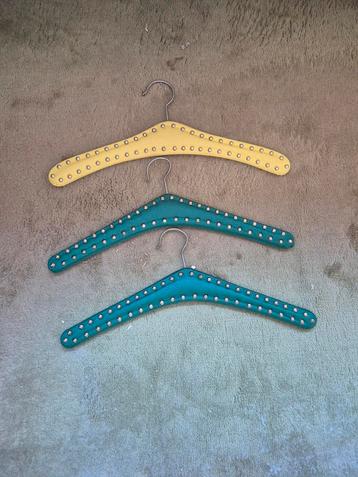 Vintage kleding hangers 3 stuks beschikbaar voor biedingen