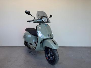 Vespa GTS 300 Super Sport Misty Pearl Green, 2023, Custom beschikbaar voor biedingen