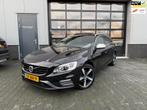 Volvo V60 2.0 T4 Business Sport R DESIGN, Auto's, Volvo, Gebruikt, 1969 cc, Zwart, 1600 kg