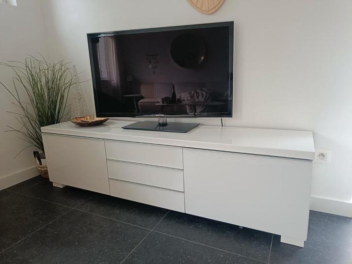 Ikea besta tv meubel hoogglans wit, Huis en Inrichting, Kasten | Televisiemeubels, Zo goed als nieuw, Minder dan 100 cm, 25 tot 50 cm