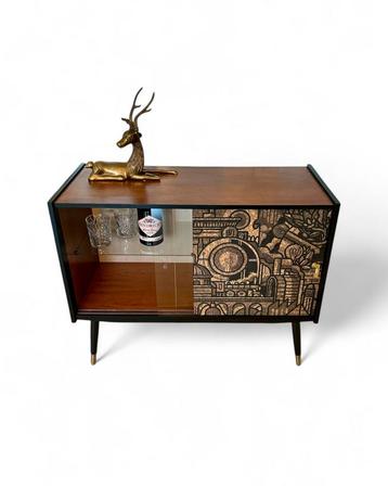 Vintage Midcentury Modern dressoir met unieke kurkprint beschikbaar voor biedingen