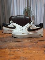 Nike Air Force 1 'Double Swoosh - Metallic Gold' Size 42,5, Kleding | Heren, Schoenen, Wit, Nike, Ophalen of Verzenden, Sneakers of Gympen