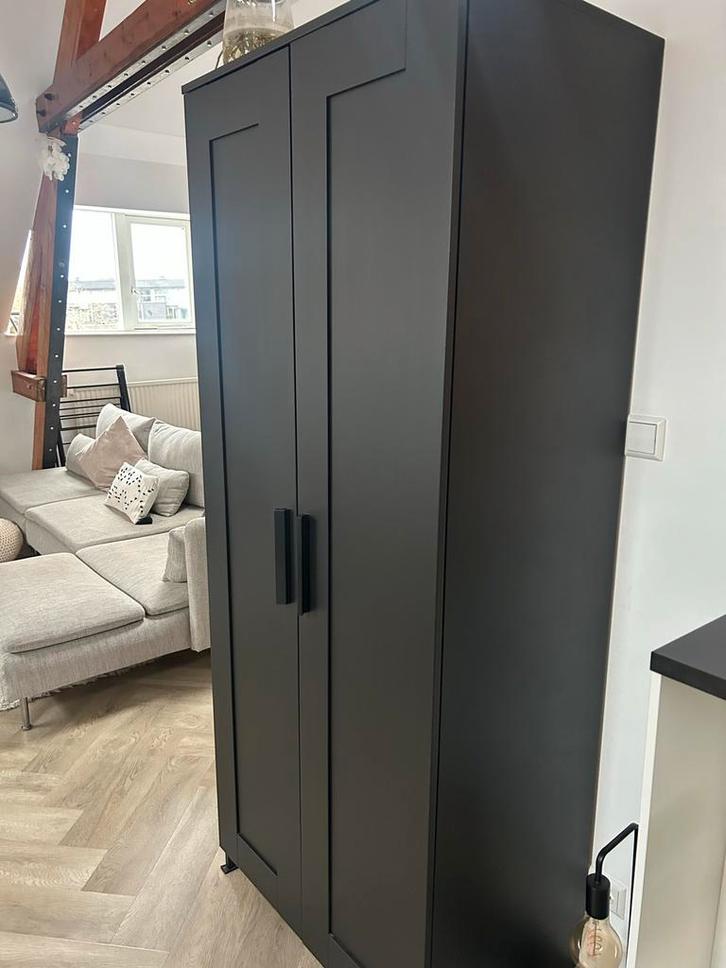 Zwarte kledingkast met deuren, Huis en Inrichting, Kasten | Kledingkasten, Zo goed als nieuw, 150 tot 200 cm, 50 tot 100 cm, 50 tot 75 cm