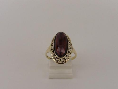 Gouden damesring met granaat                             G86, Sieraden, Tassen en Uiterlijk, Ringen, Gebruikt, Dame, 19 tot 20