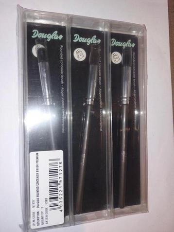17 Nieuwe concealer brush van Douglas (advr 154) beschikbaar voor biedingen