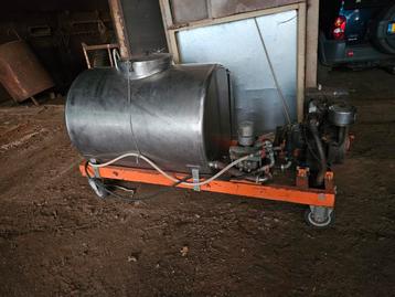 Tank rvs met motor beschikbaar voor biedingen