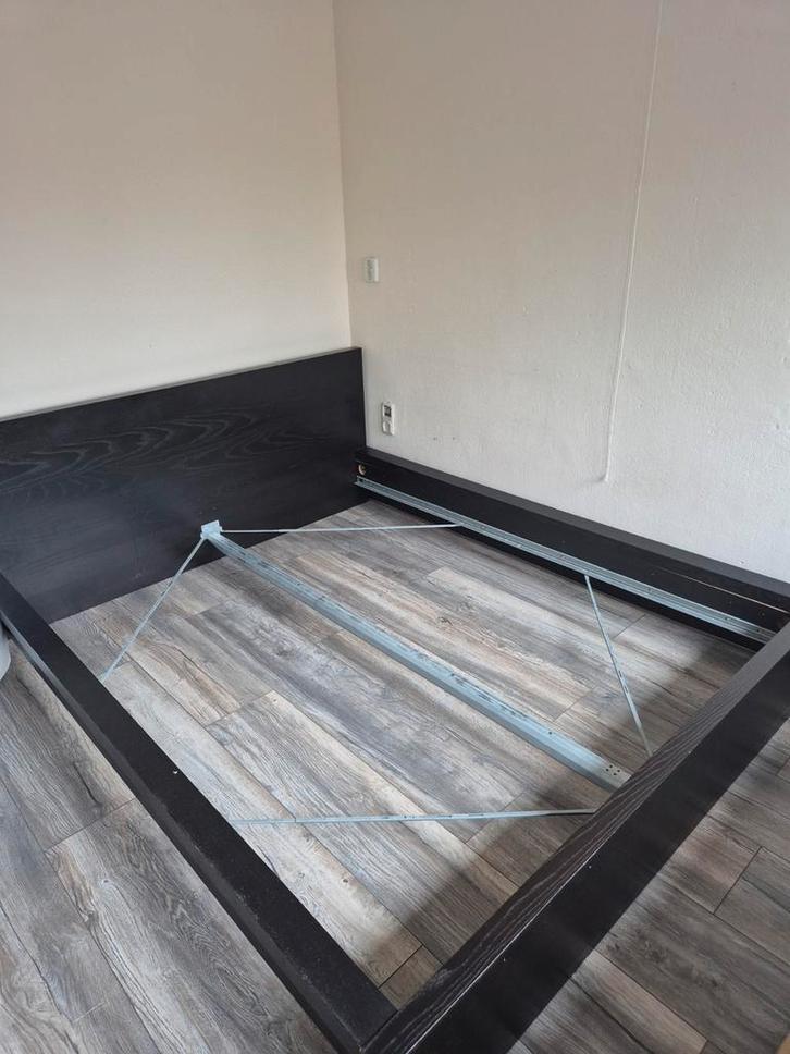 GRATIS Ikea Malm bedframe, Huis en Inrichting, Slaapkamer | Bedden, Gebruikt, Tweepersoons, 160 cm, 200 cm, Hout, Zwart, Ophalen of Verzenden