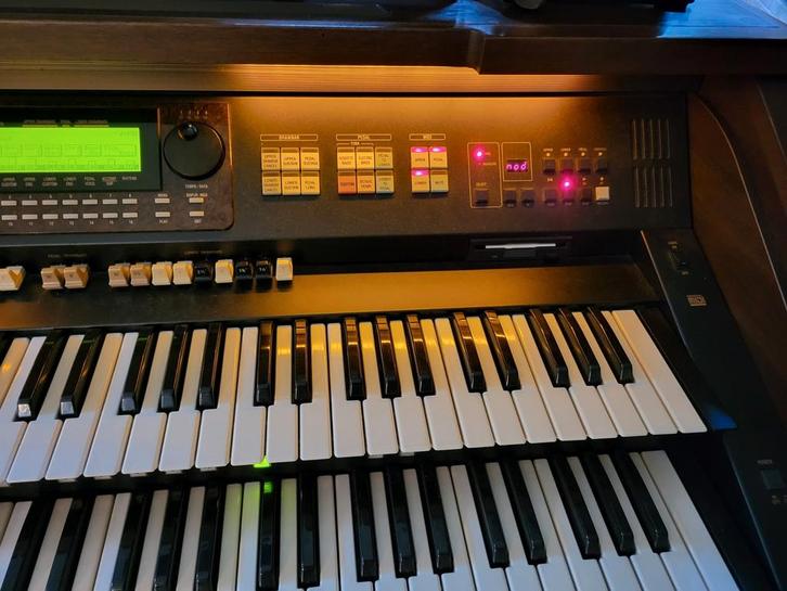 Hammond orgel xh200 met volledig pedaal., Muziek en Instrumenten, Orgels, Zo goed als nieuw, Orgel, 2 klavieren, Ophalen