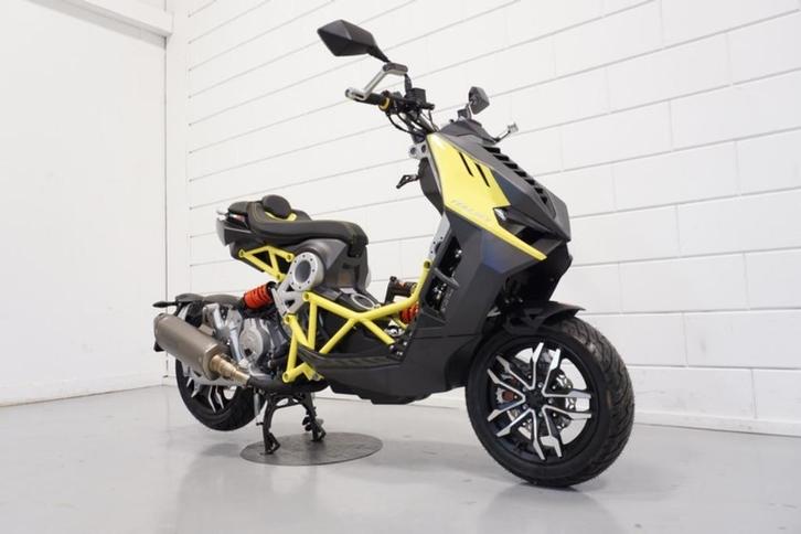 Italjet Dragster 200 NIEUW + Akrapovic Rijklaar 200cc, Motoren, Motoren | Overige merken, Bedrijf, Scooter, 1 cilinder, Ophalen