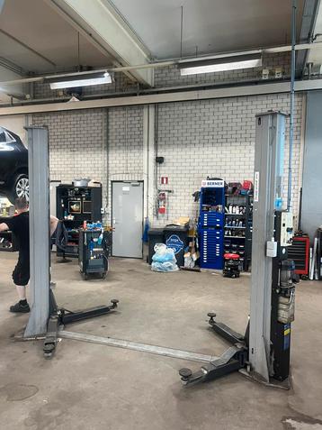 2 koloms autec hydraulisch 3000 KG beschikbaar voor biedingen